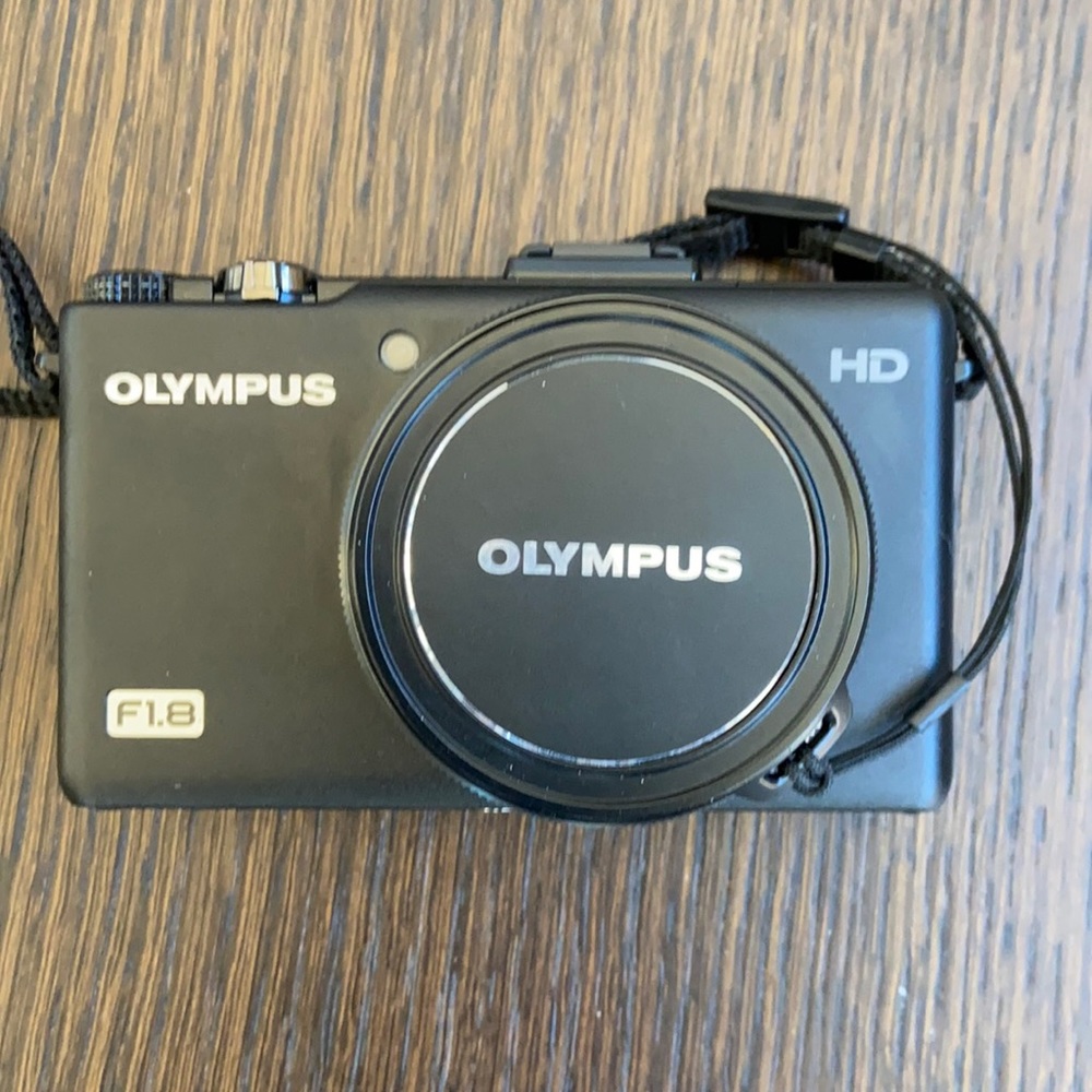 Olympus Stylus XZ-1 10.0 MP Digital Camera